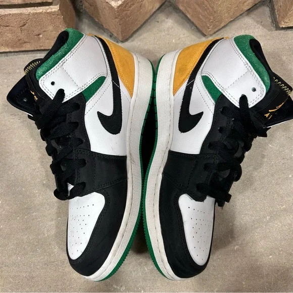 Air Jordan 1 Mid SE Lucky Green Laser Orange GS Size 5.5Y or wmns 7 BQ6931-101 - Picture 3 of 6